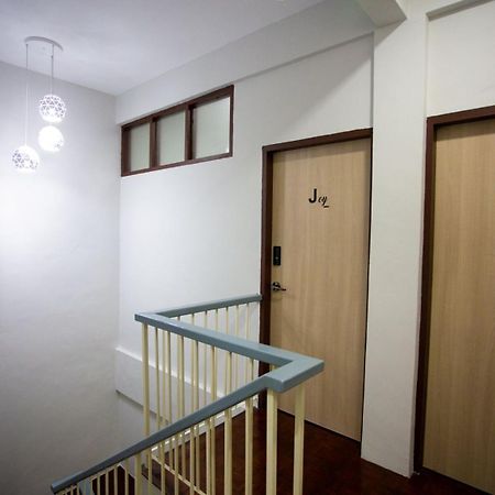 Hom2Rex Kuching Homestay Taman Timberland Exteriör bild
