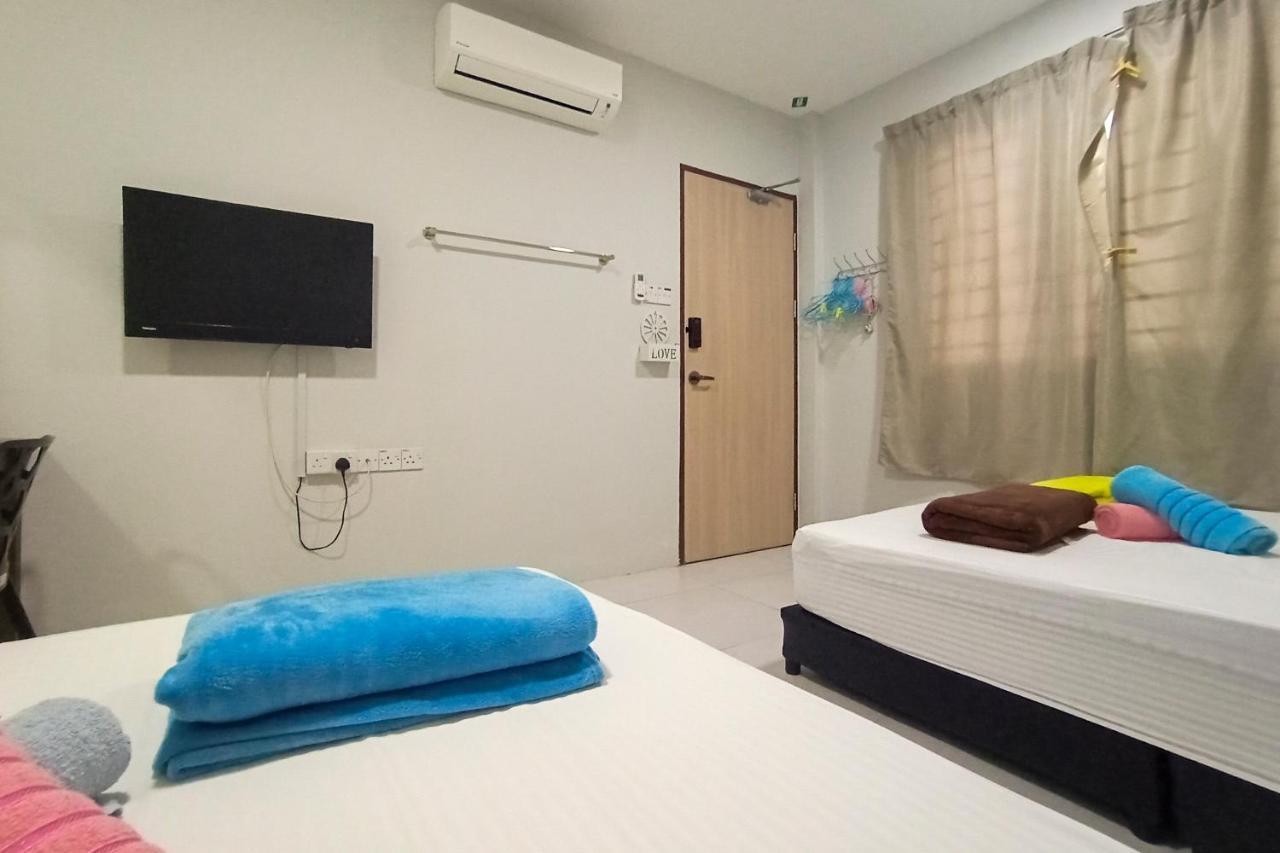 Hom2Rex Kuching Homestay Taman Timberland Exteriör bild