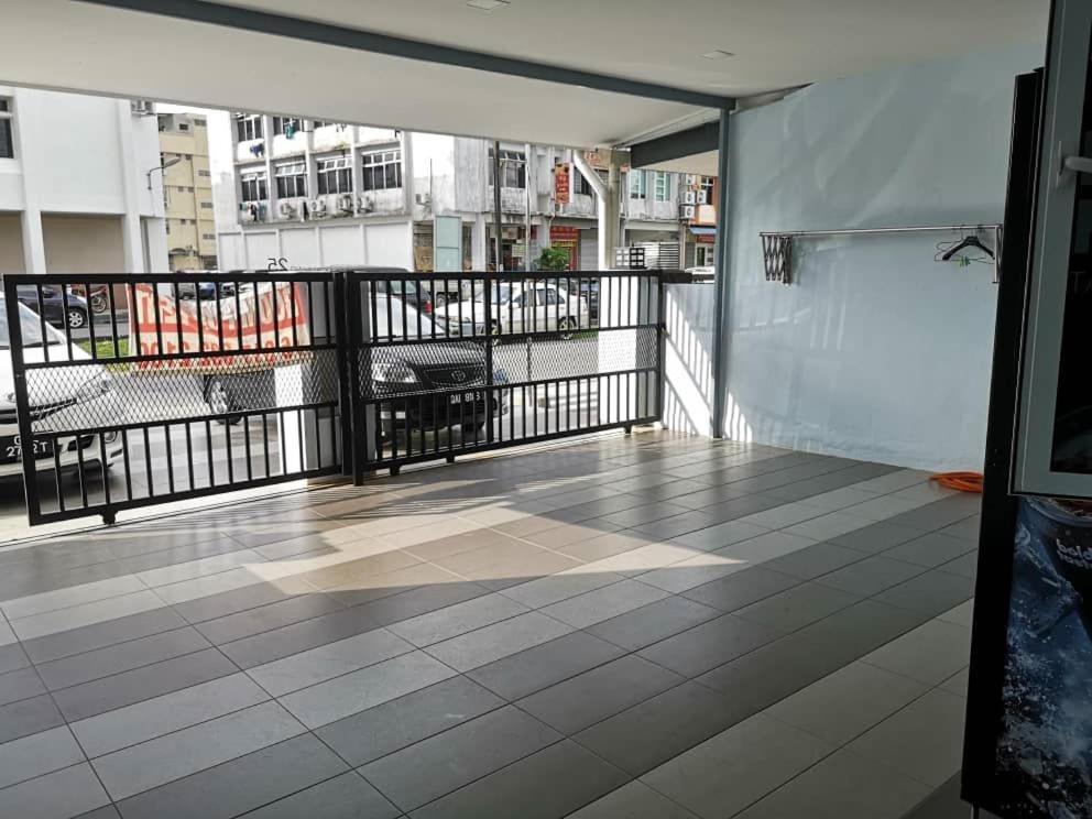 Hom2Rex Kuching Homestay Taman Timberland Exteriör bild